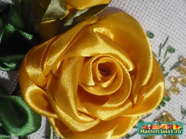Желтые розы. Вышивка лентами