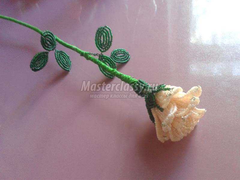 Плетение розы из чешского бисера