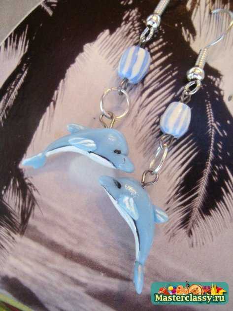 дельфины серьги пластика