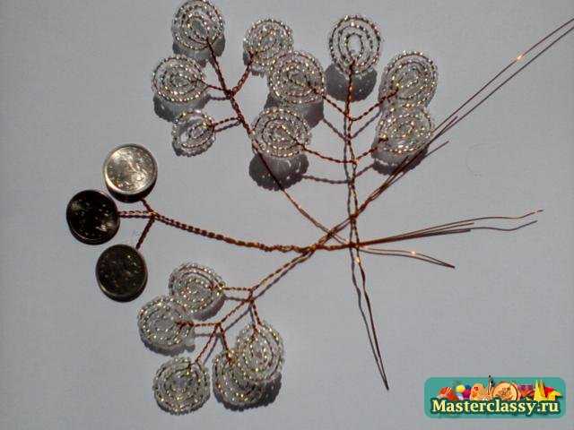 Денежное дерево из бисера с монетками. Мастер класс с пошаговыми фото
