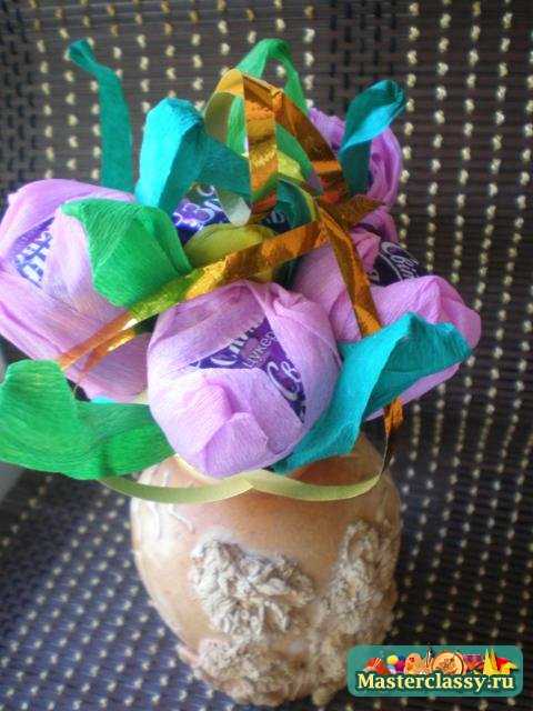 Цветы из конфет Крокусы. Мастер класс с пошаговыми фото