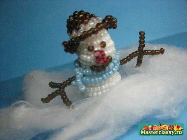Снеговик из бисера в шапочке. Мастер класс с пошаговыми фото