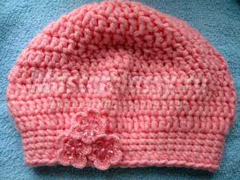 Розовая шапочка для девочки крючком. Мастер класс с фото