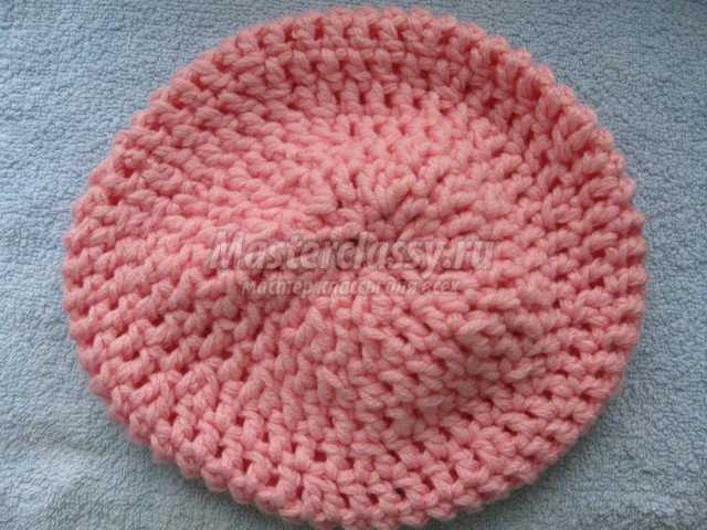 Розовая шапочка для девочки крючком
