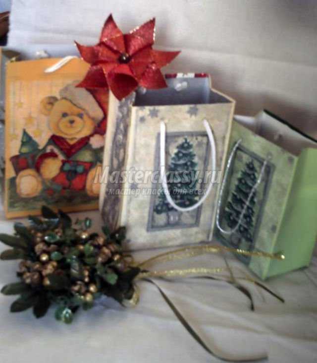 сумочки для новогодних подарков в технике декупаж из бросового материала
