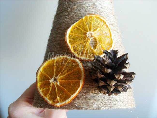 Декоративная елочка с апельсином своими руками