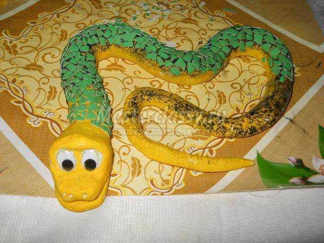 новогодние змейки из соленого теста
