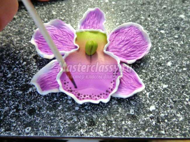 Подвеска из полимерной глины орхидея