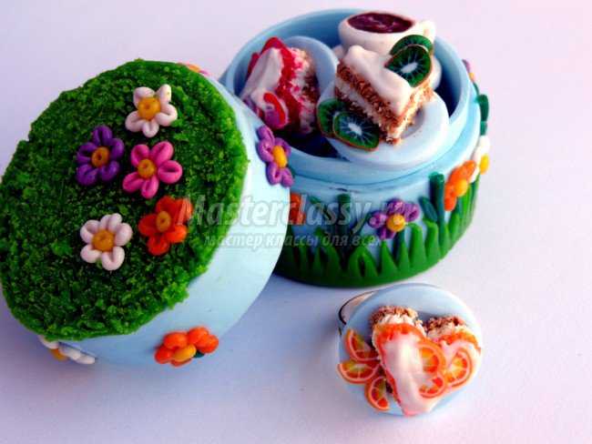 Шкатулка из полимерной глины с цветами
