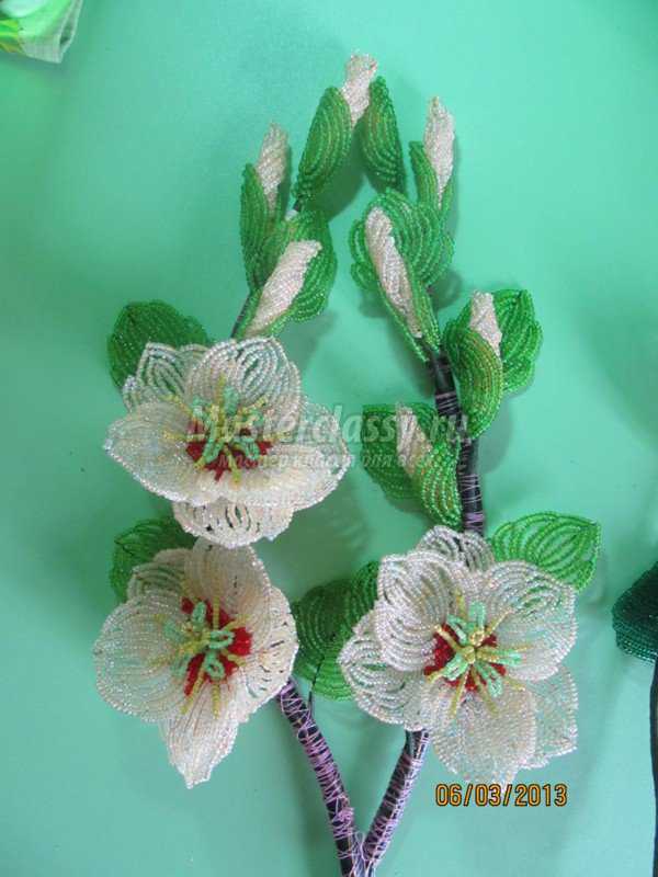Цветы из бисера Гибискусы