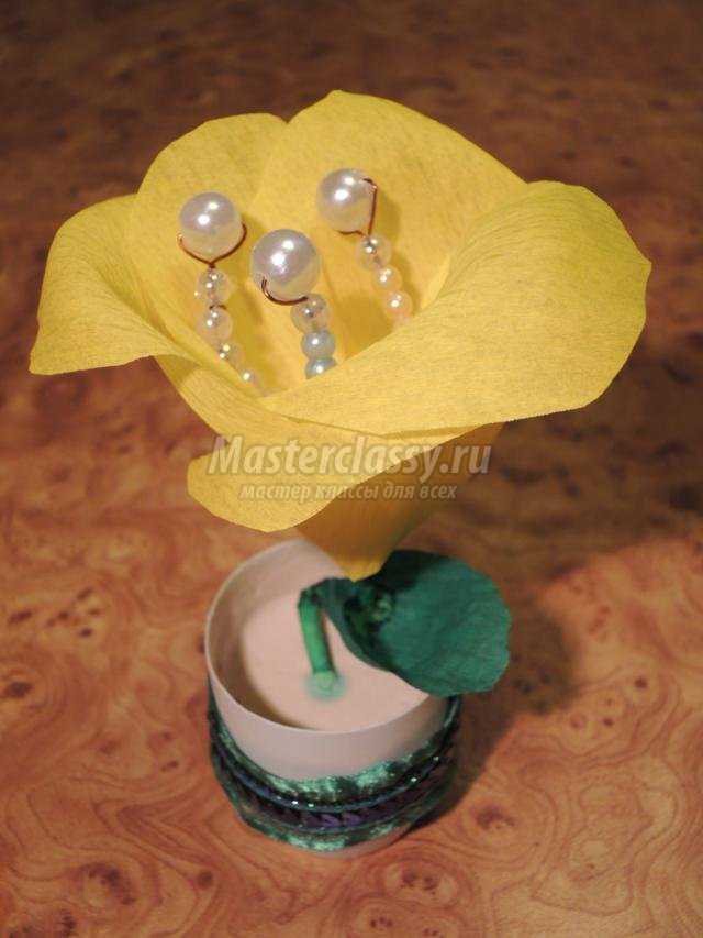 цветок для мамы из крепированной бумаги