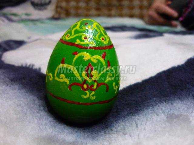 роспись деревянного яйца к Пасхе