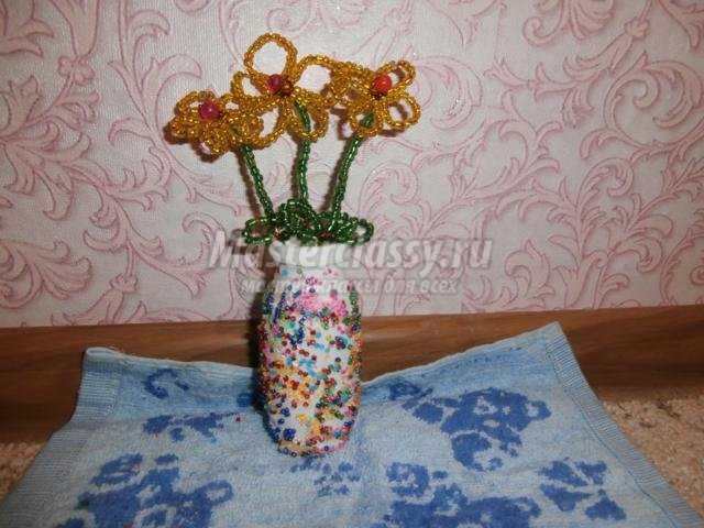 ваза с ромашками из бисера