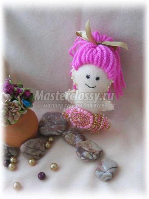 Текстильная куколка с вышивкой бисером