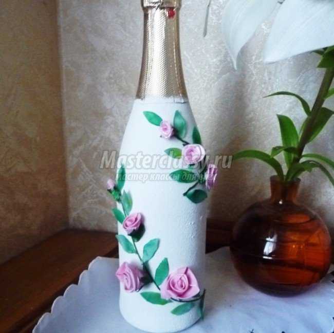 Украшение свадебных бутылок розами