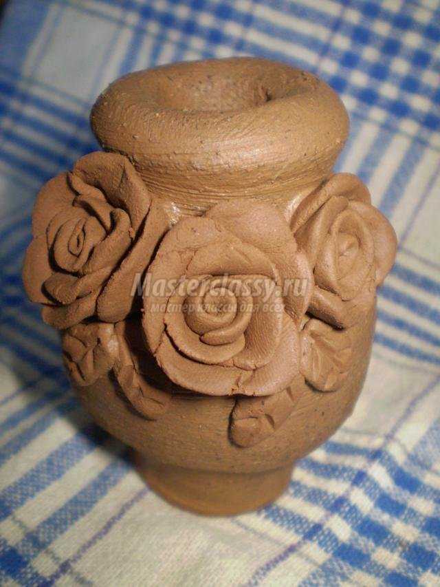 декоративная ваза из глины