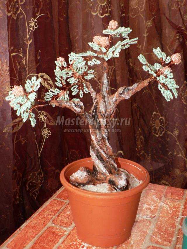 дерево из бисера с натуралистичной текстурой