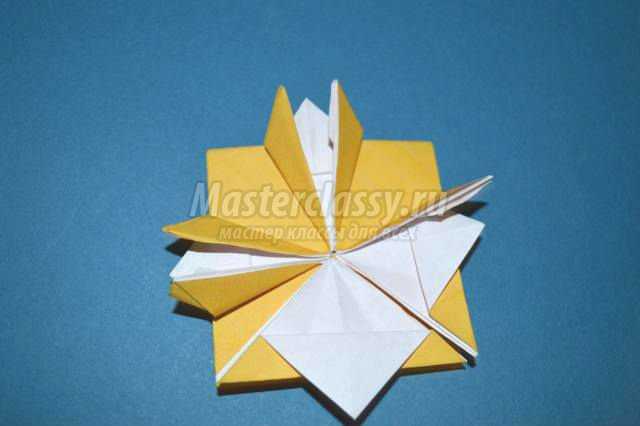 оригами. Объемный цветок