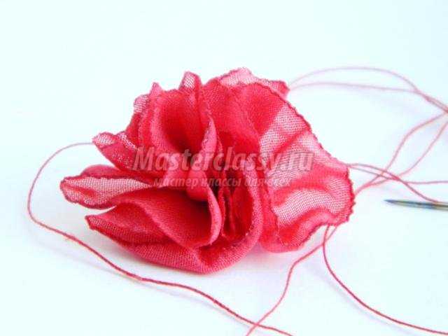 заколка-цветок из ткани