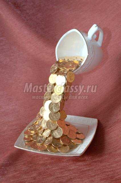 Парящая чашка с монетками