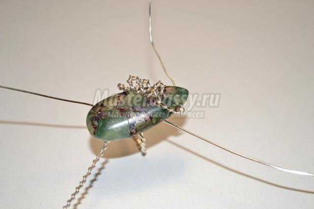 Колечко из проволоки в технике wire wrap с натуральным камнем флюорит в пирите