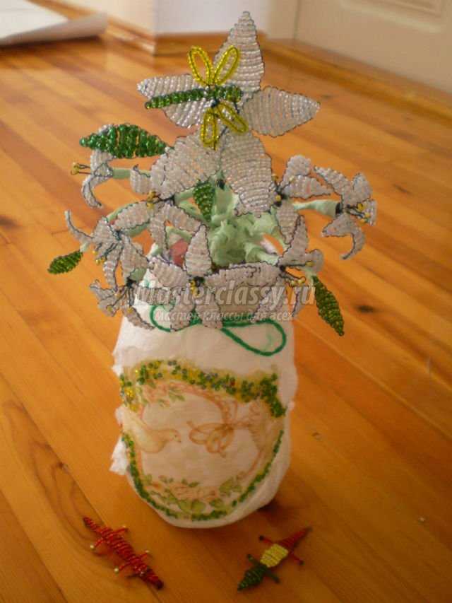 ваза с цветами из бисера