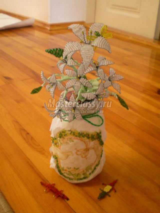 ваза с цветами из бисера