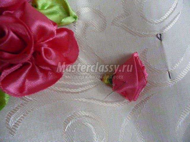 вышивка атласными лентами декоративной подушечки