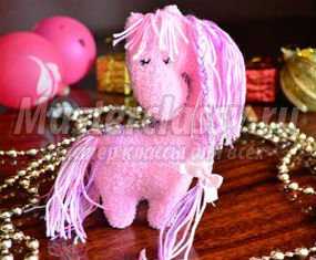 Розовая лошадка из флиса. Новогодний сувенир для девочки. Мастер-класс с пошаговыми фото