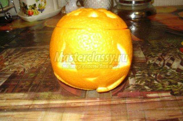 тыквочка-подсвечник из апельсина к Хэллоуину
