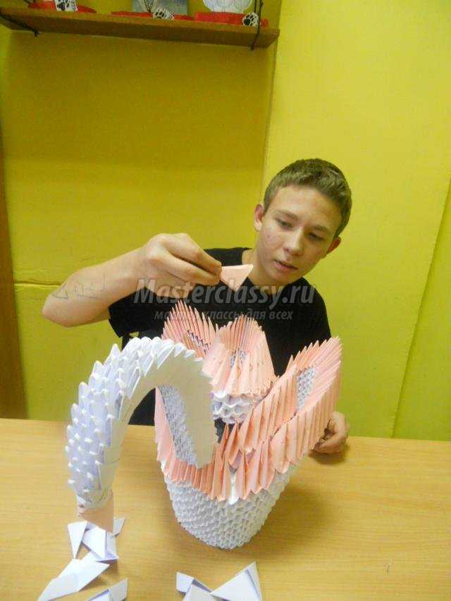 модульное оригами. Осенний лебед