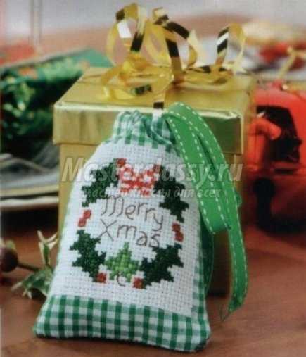 Мешочек для новогодних подарков с вышивкой
