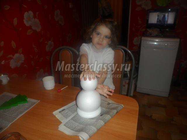 снеговик из пенопластовых шаров своими руками