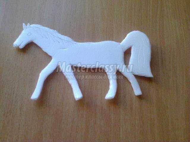 символ 2014 года белая лошадка из пенопласта