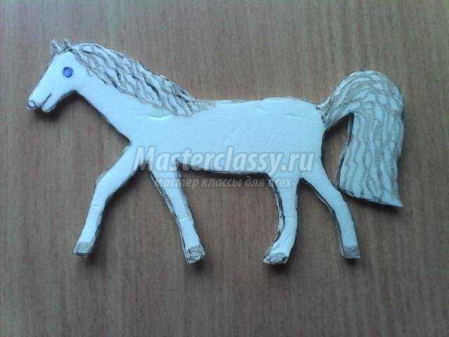 символ 2014 года белая лошадка из пенопласта