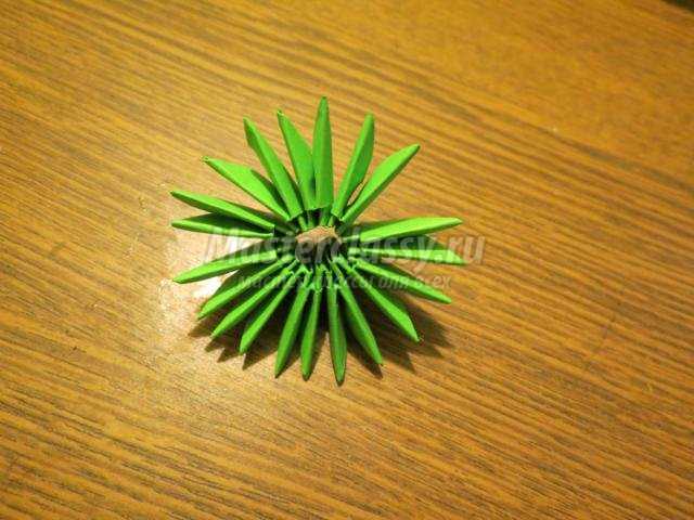  пушистая ёлочка из модулей в технике оригами