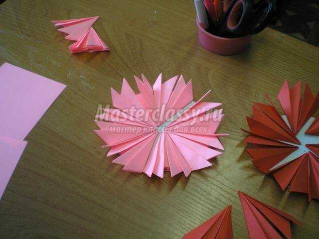 елочка и снежинка в технике модульного оригами