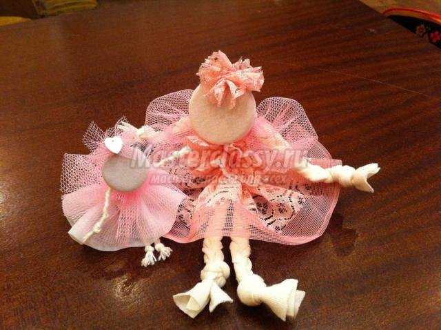 сувенирная миниатюрная кукла из ткани своими руками