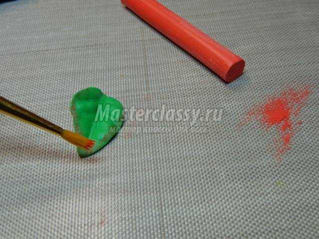 комплект бижутерии из полимерной глины с красными цветами