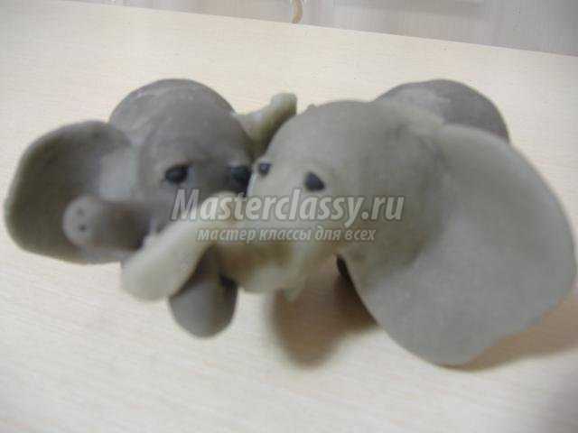 влюбленные слоны из холодного фарфора