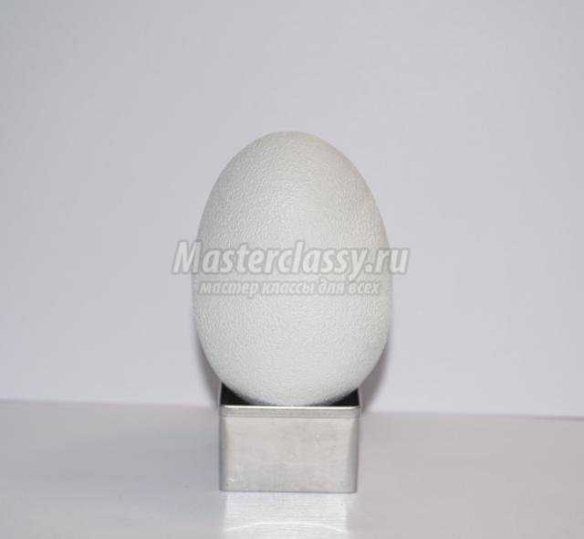 декоративное пасхальное яйцо из холодного фарфора