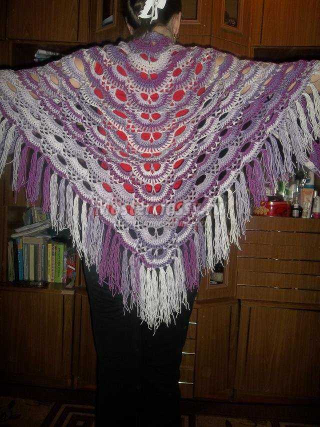 вязаный шарф и шаль крючком для мамы на 8 Марта