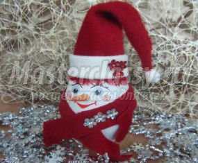 Новогодние поделки. Весёлый снеговик из бутылочки. Мастер-класс с пошаговыми фото
