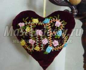 Сердце из ткани с вышитыми инициалами ко Дню Святого Валентина. Мастер-класс с пошаговыми фото