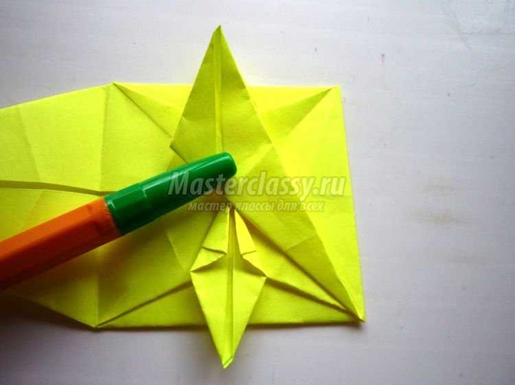 Цветочный оригами венок