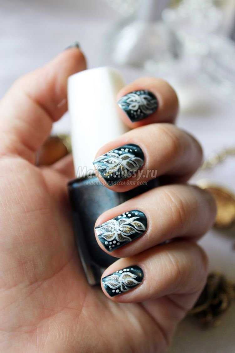 роспись ногтей цветы