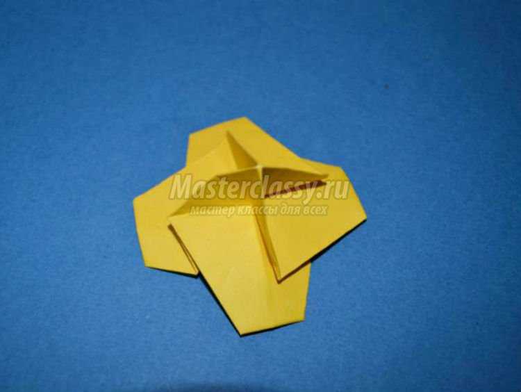 оригами. Цветок из модулей на 8 Марта