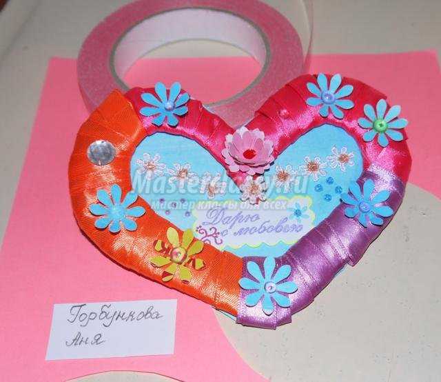  открытки из картона и лент ко Дню Святого Валентина