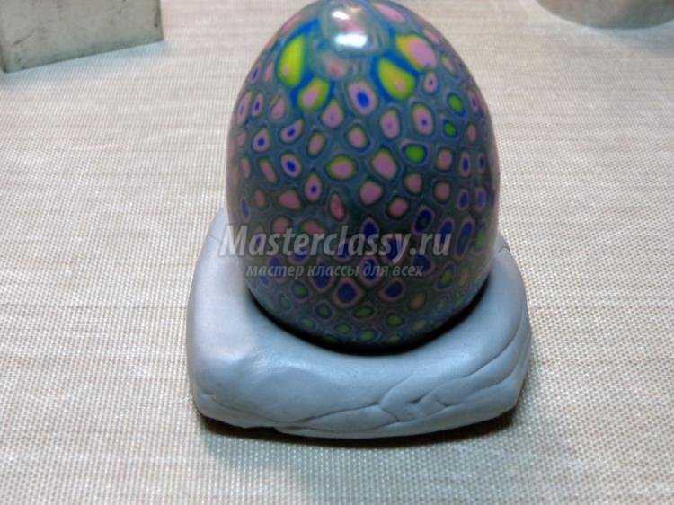 подставка под пасхальное яйцо из полимерной глины. Кролик