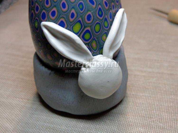 подставка под пасхальное яйцо из полимерной глины. Кролик